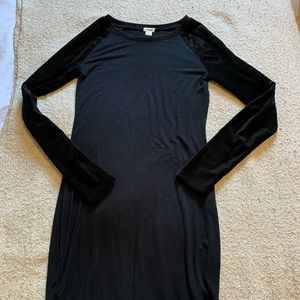 Black dress with velvet sleeves!
